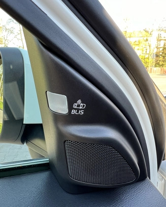 Volvo V70 cena 38000 przebieg: 421800, rok produkcji 2015 z Kraków małe 781